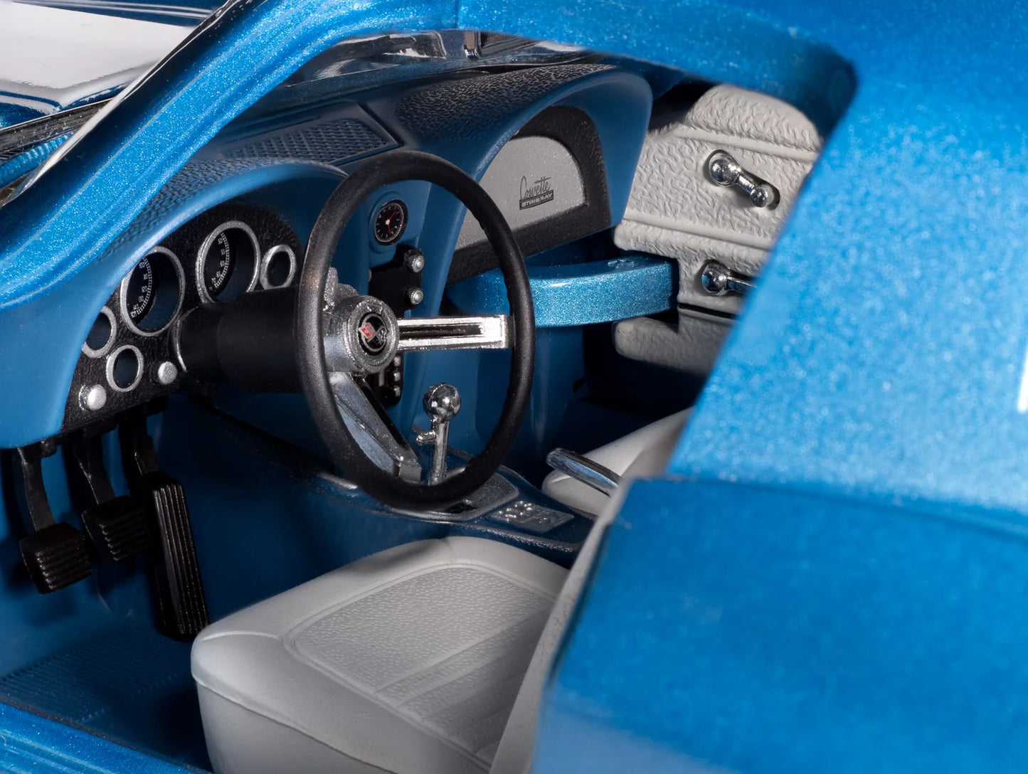Auto World 1967 Chevrolet Corvette Stingray - Marina Blue (1:18)