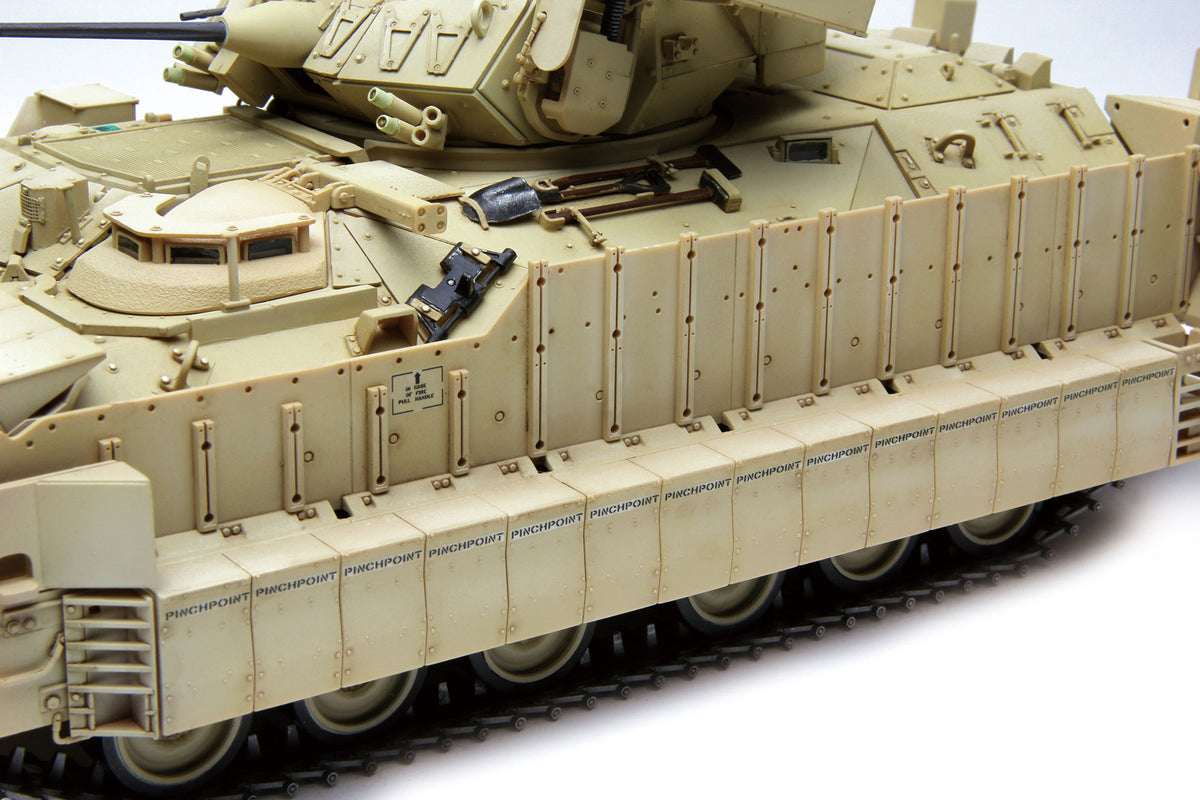 Meng Model U.S. Infantry Fighting Vehicle M2A3 Bradley with BUSK III (1:35)