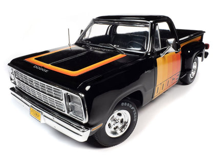 Auto World 1980 Dodge D150 Pick-M-Up Utiline (1:18)