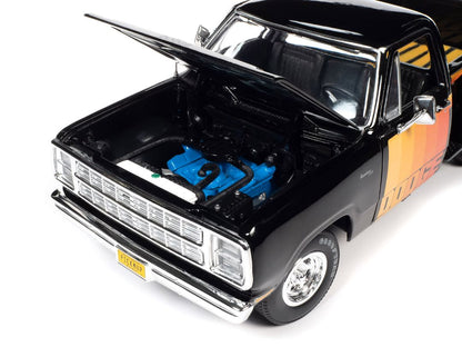Auto World 1980 Dodge D150 Pick-M-Up Utiline (1:18)