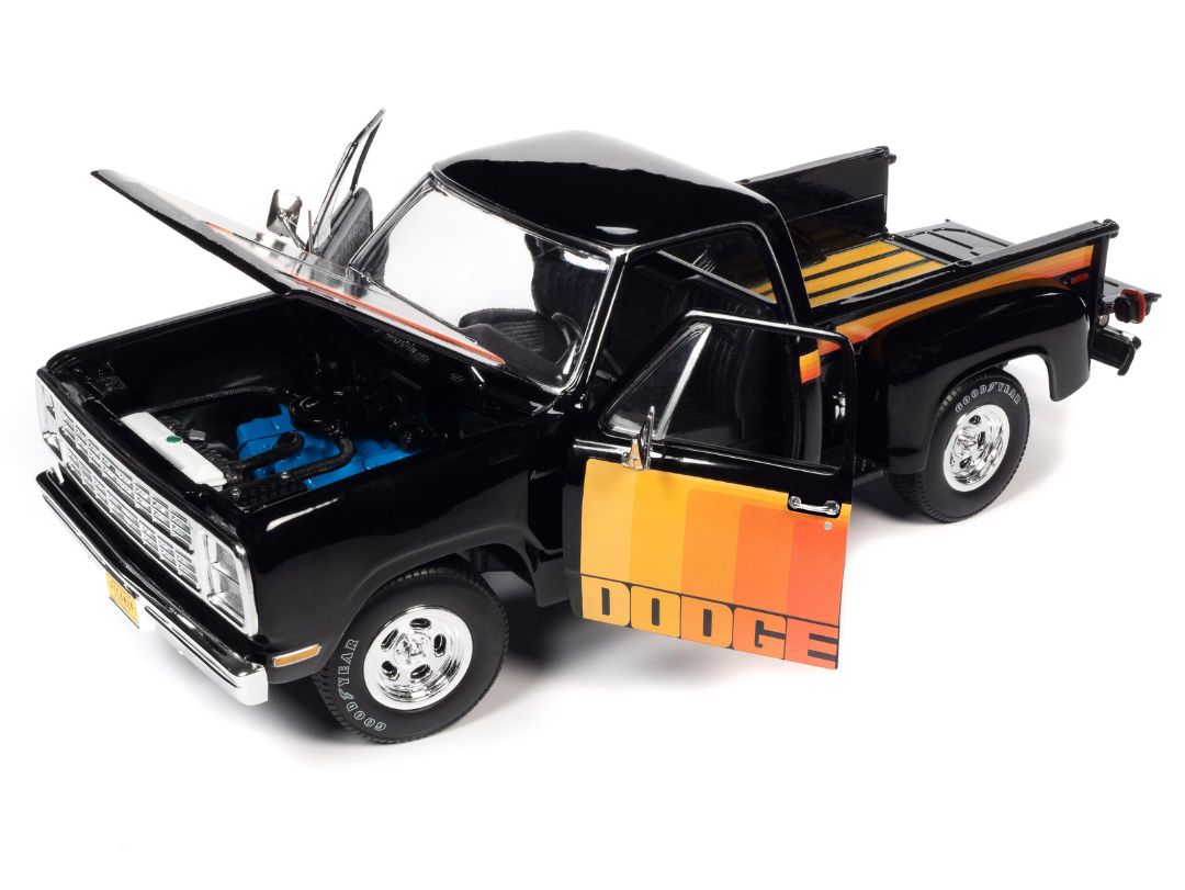 Auto World 1980 Dodge D150 Pick-M-Up Utiline - Black (1:18)