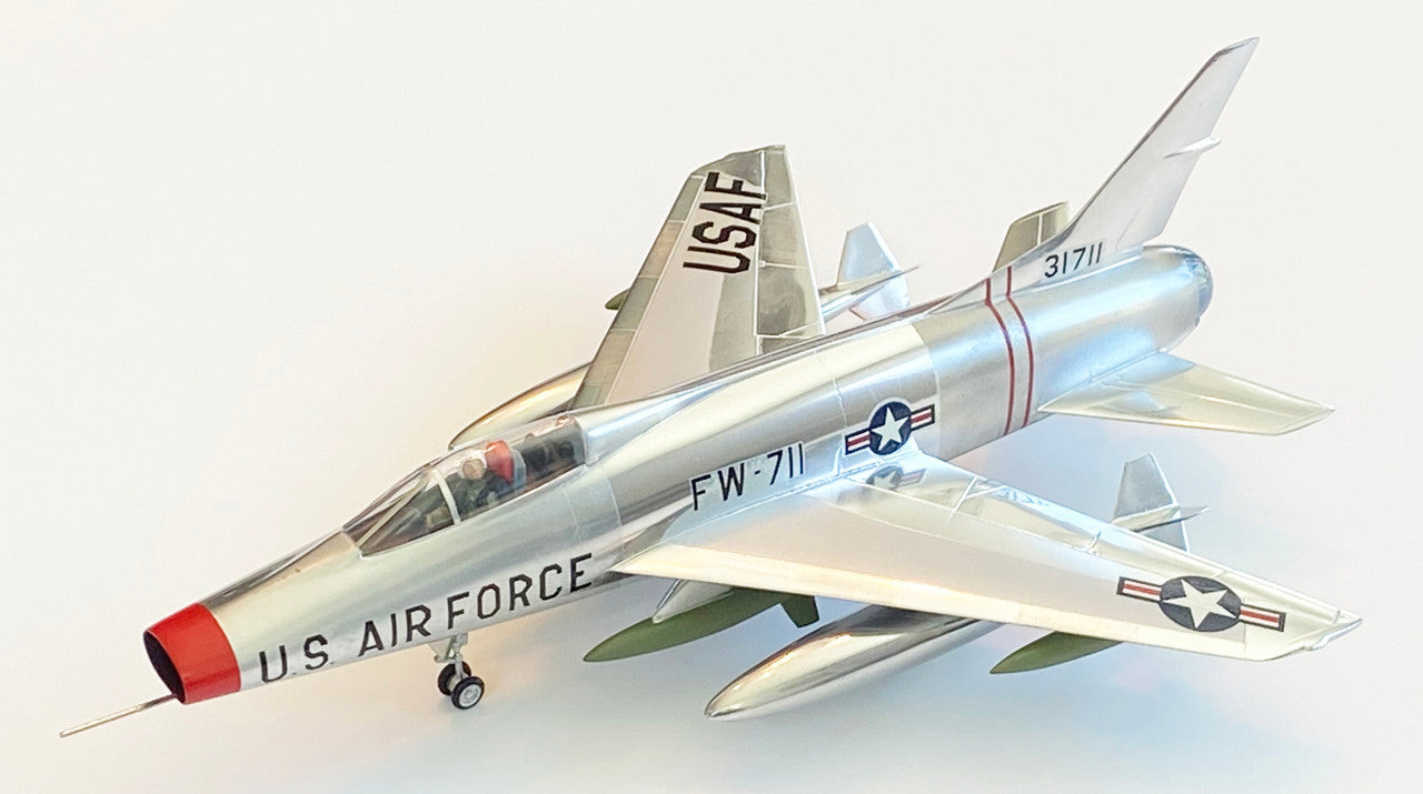 Atlantis F-100C Super Sabre (1:70)
