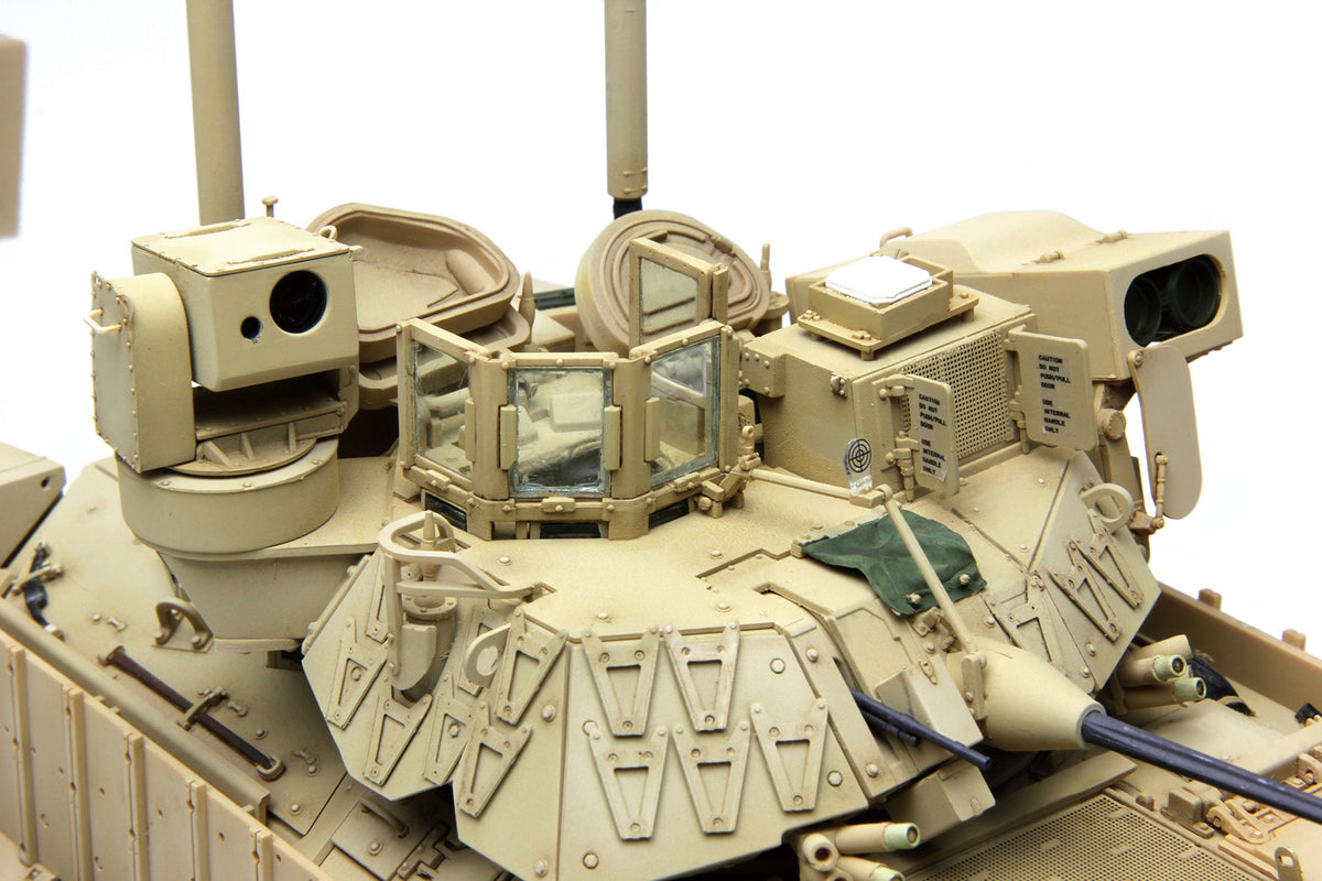 Meng Model U.S. Infantry Fighting Vehicle M2A3 Bradley with BUSK III (1:35)