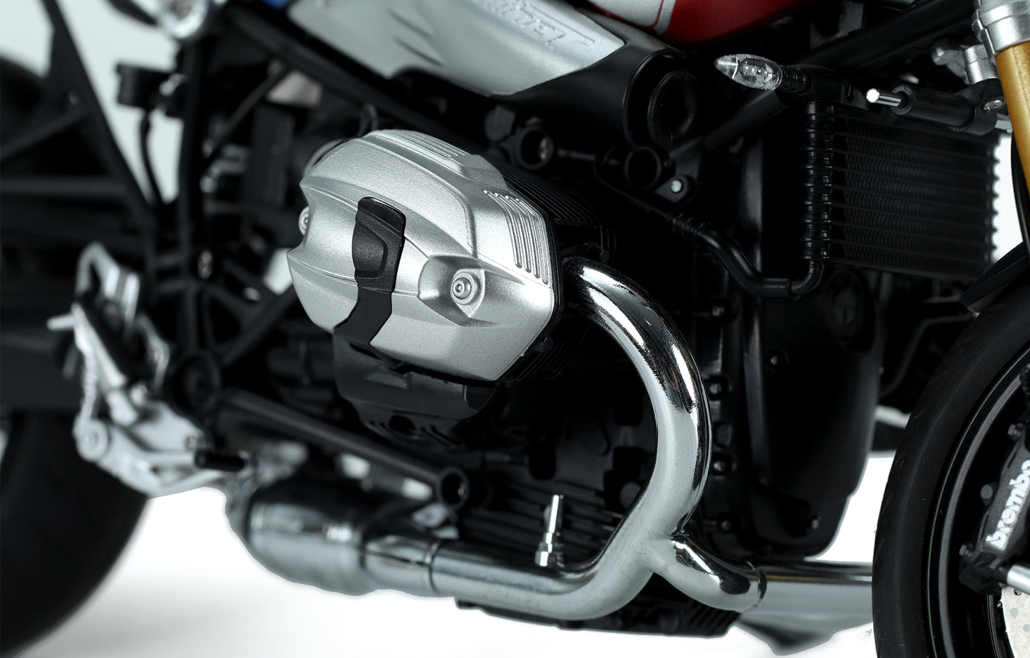 Meng Model BMW R nineT - Option 719 Mars Red / Cosmic Blue (1:9)