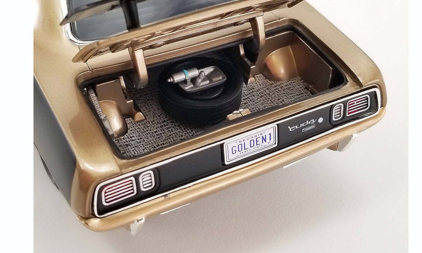 ACME 1971 Plymouth Barracuda - Gold Leaf Poly (1:18)