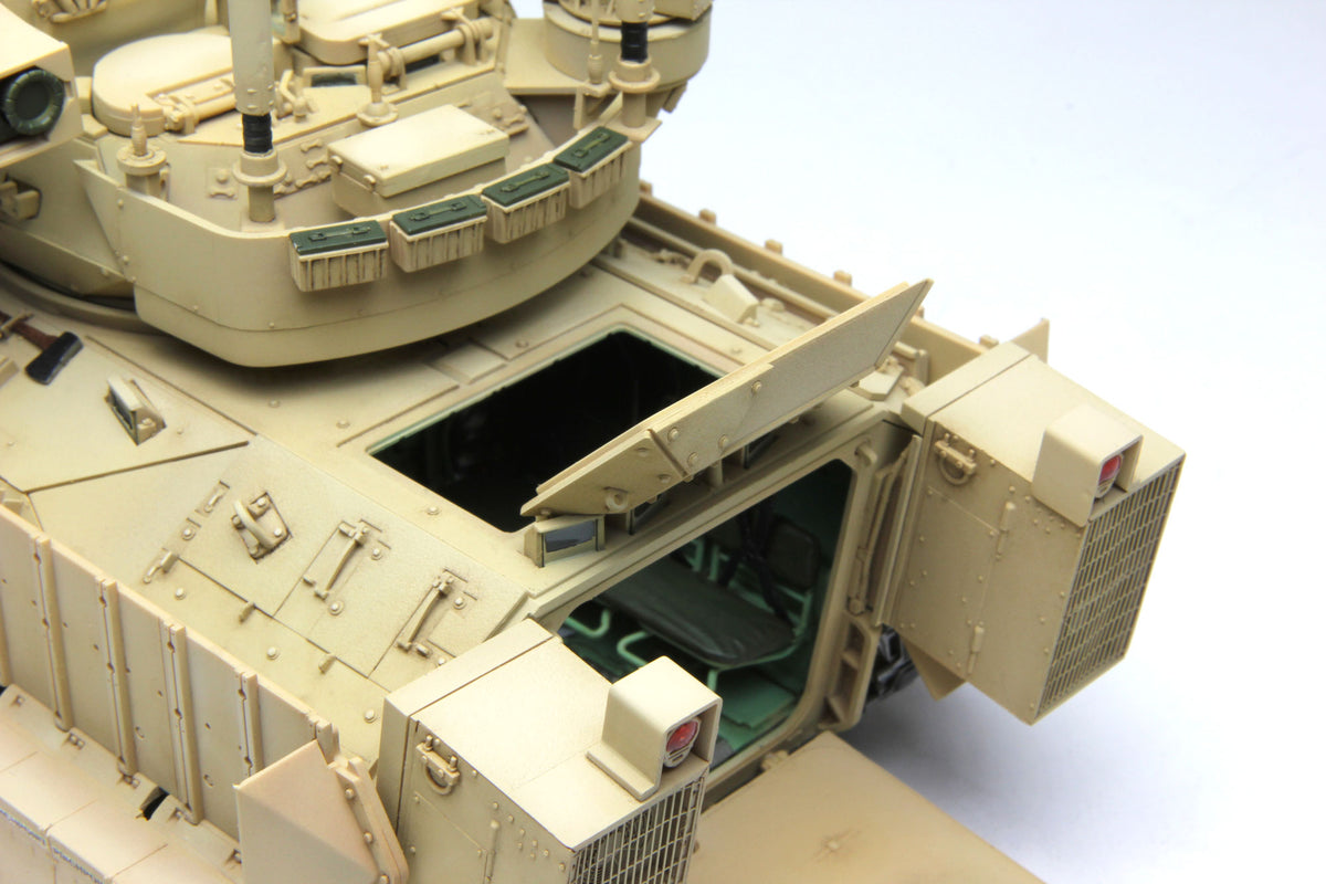 Meng Model U.S. Infantry Fighting Vehicle M2A3 Bradley with BUSK III (1:35)
