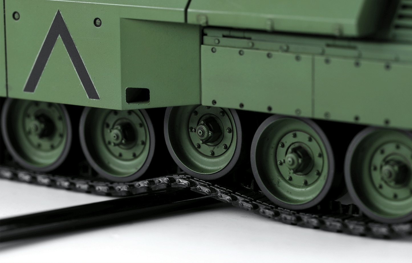 Meng Model Canadian Main Battle Tank Leopard C2 MEXAS with Dozer Blade (1:35)