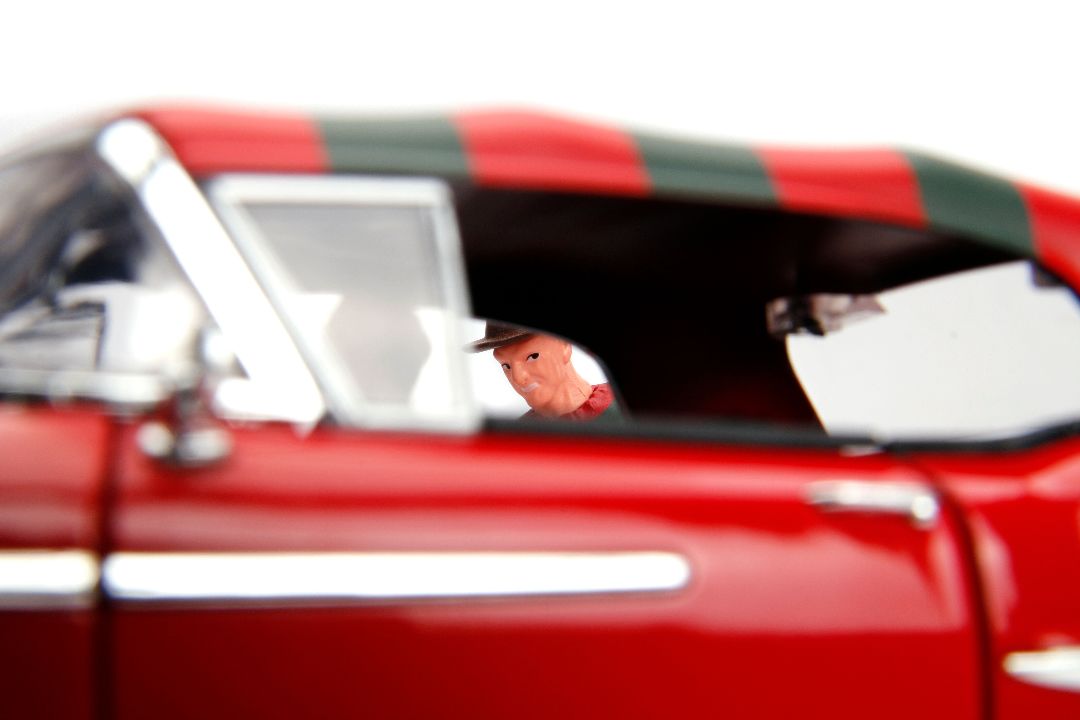 Jada Hollywood Rides A Nightmare on Elm Street Freddy Krueger & 1958 Cadillac Series 62 (1:24)