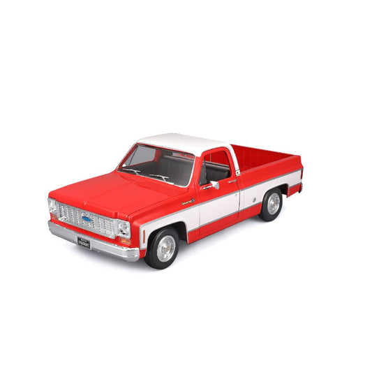 Maisto Special Edition 1974 Chevrolet C10 Cheyenne Super - Red and White (1:18)